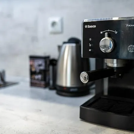 Brand New Downtown * Warna