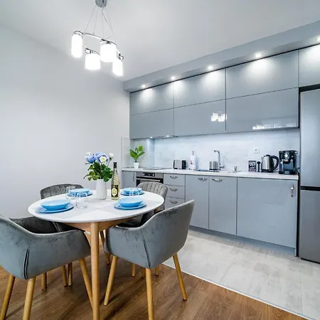 Brand New Downtown Apartment Warna