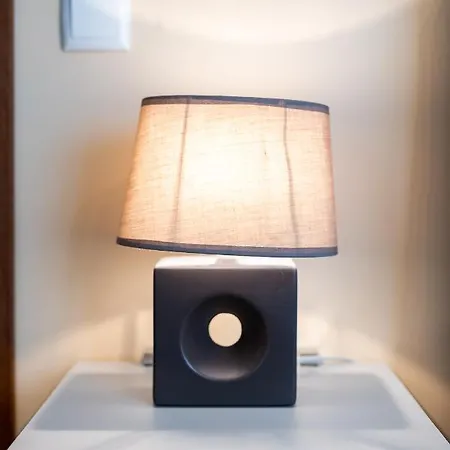 Brand New Downtown Warna