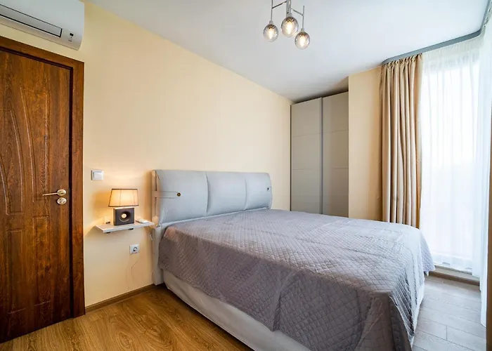 Brand New Downtown Apartman Várna