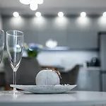 Brand New Downtown Daire Varna