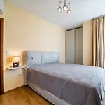 Brand New Downtown Apartment Warna