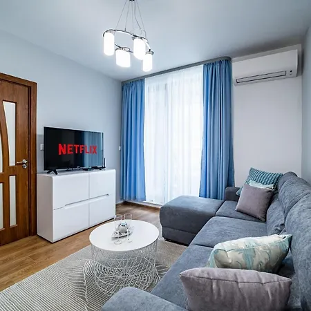 Brand New Downtown דירה