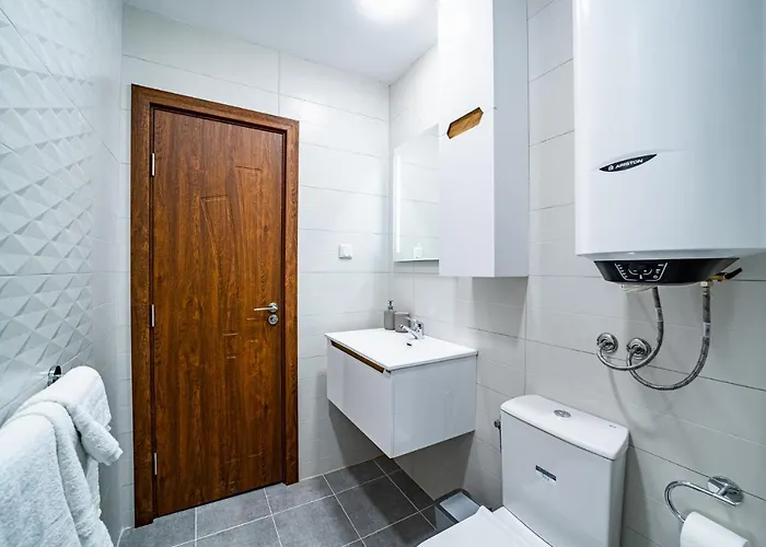 Brand New Downtown Daire *