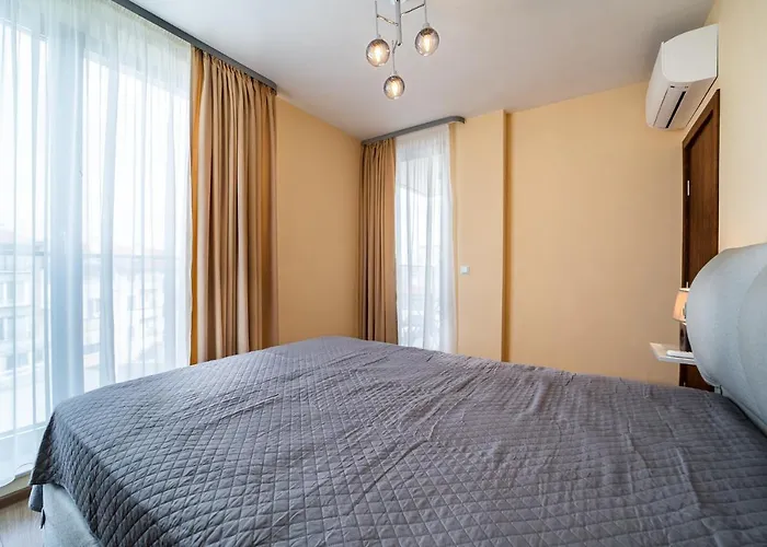 Brand New Downtown Daire *