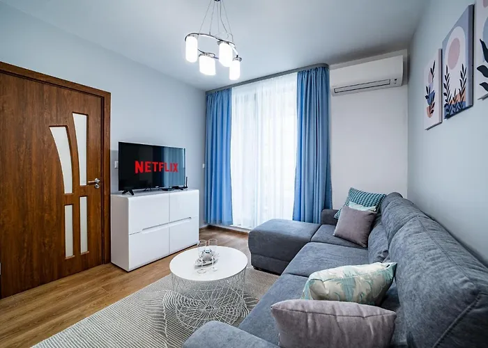 Brand New Downtown Daire